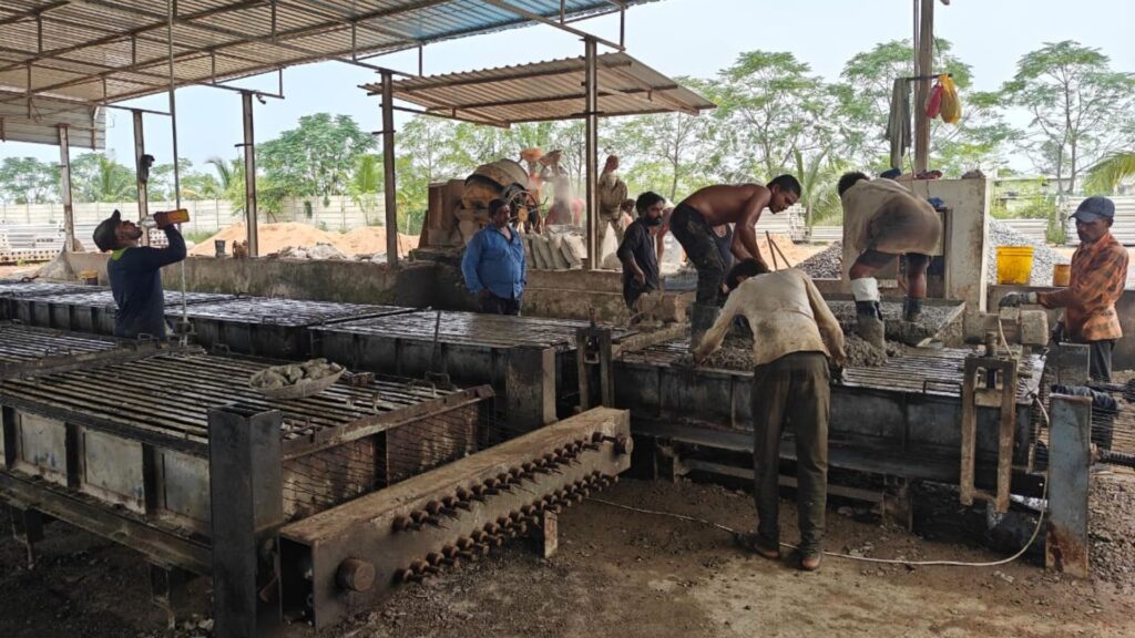 Jain precast - Precast boundary wall manufacturer in Raipur chhattisgarh and Near by area. Compound Wall Pre stressed machine manufacture